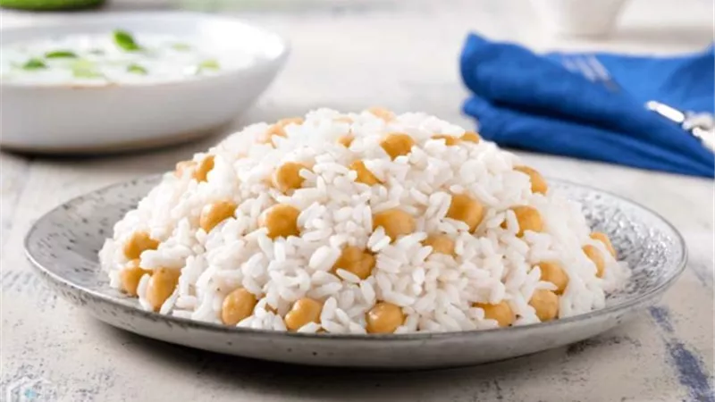 لو كنتي بتدوري على تغيير.. اكتشفي طريقة عمل الأرز بالحمص