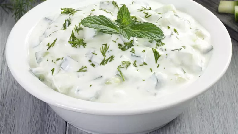 طريقة عمل سلطة الزبادي بالخيار المفيدة والشهية سهلة التحضير
