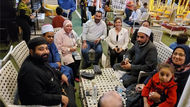 قادرون باختلاف 