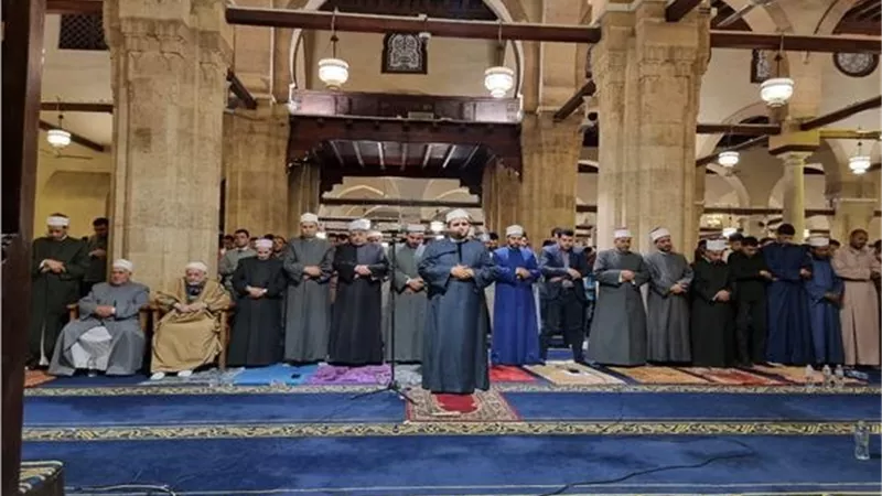 الفقي:تلاحم المصلين من قارات العالم في الأزهر يذكرنا بأم القرى