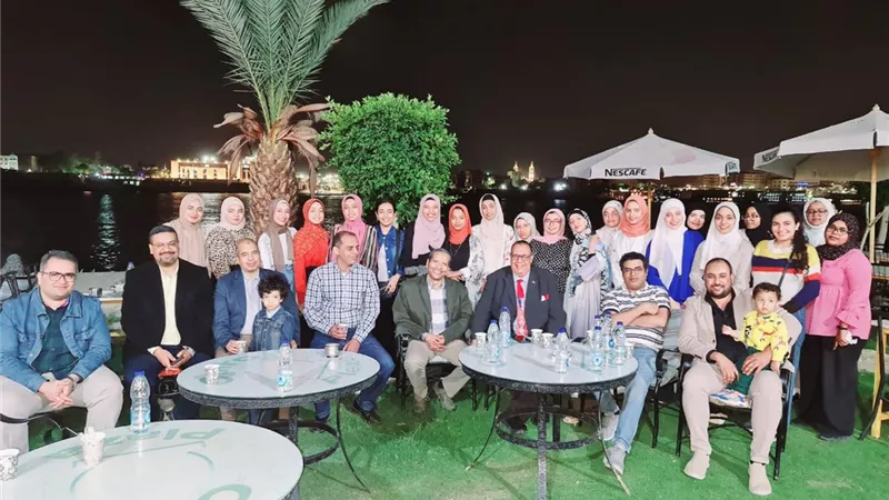 رئيس جامعة الأقصر وطلاب كلية الطب فى حفل إفطار جماعى