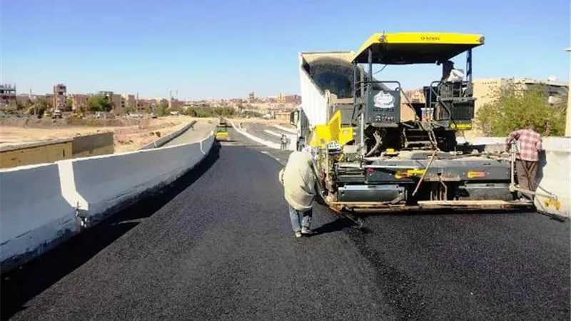 محافظ أسوان : نسابق الزمن لإنهاء مشروعات الجارية بشرق المدينة