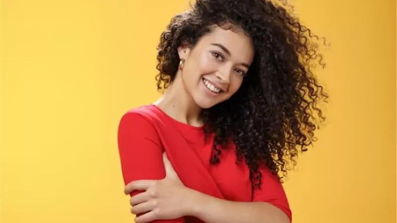 3 نصائح للعناية بالشعر المجعد