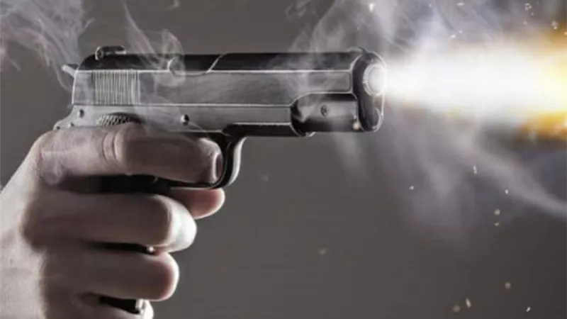 أطلقوا النار علية وأستولوا على التاكسى ولاذوا بالفرار