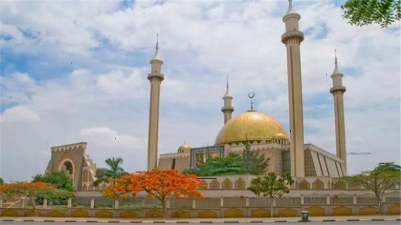 نحتفل بقدوم رمضان بدق الطبول والطواف بالشوارع والأغاني الدينية
