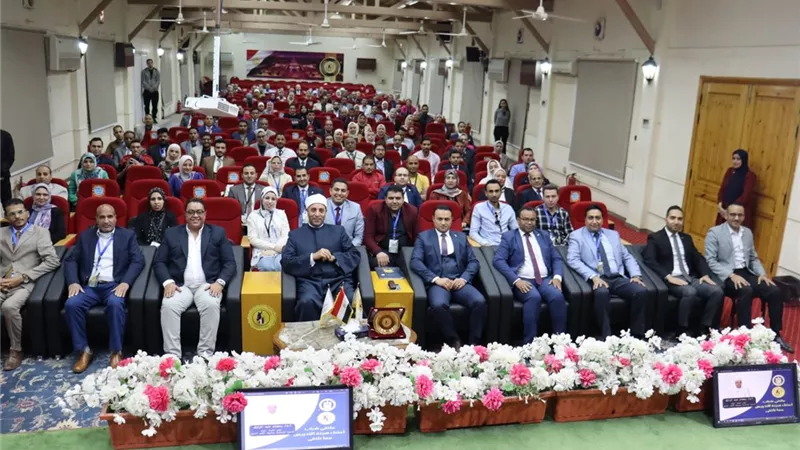 معهد إعداد القادة ينظم جولة تعريفية لمنطقة الأزهر وشارع المعز