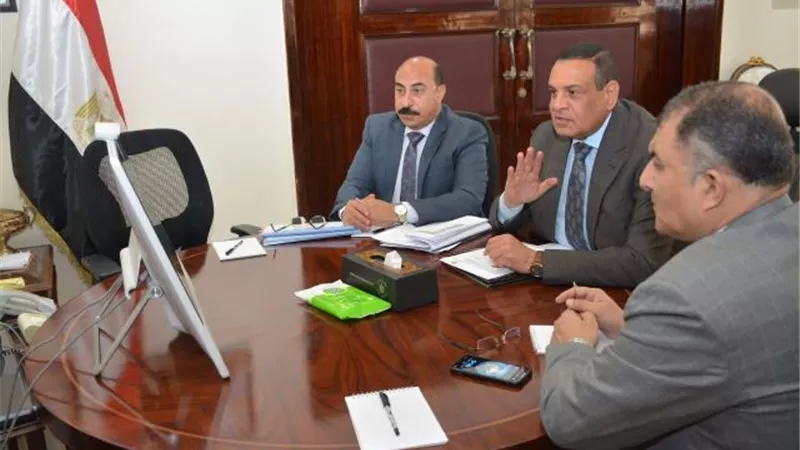 وزير التنمية المحلية يتابع مع المحافظين جهود توفير السلع الغذائية بأسعار مخفضة