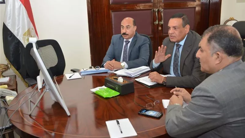 وزير التنمية المحلية يتابع جهود توفير السلع الغذائية بأسعار مخفضة