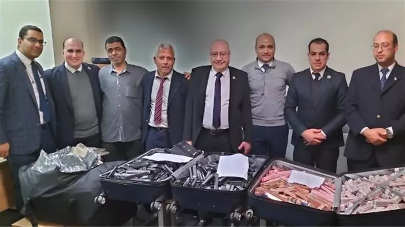 ضبط راكب أجنبي حاول تهريب ١٢٠٩ عبوة مستحضرات تجميل