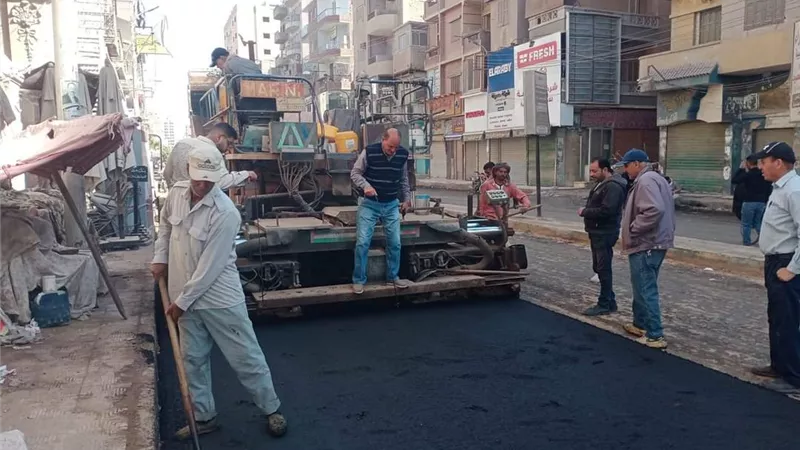 بدء أعمال الرصف لشارع العرفانى بمدينة ملوى