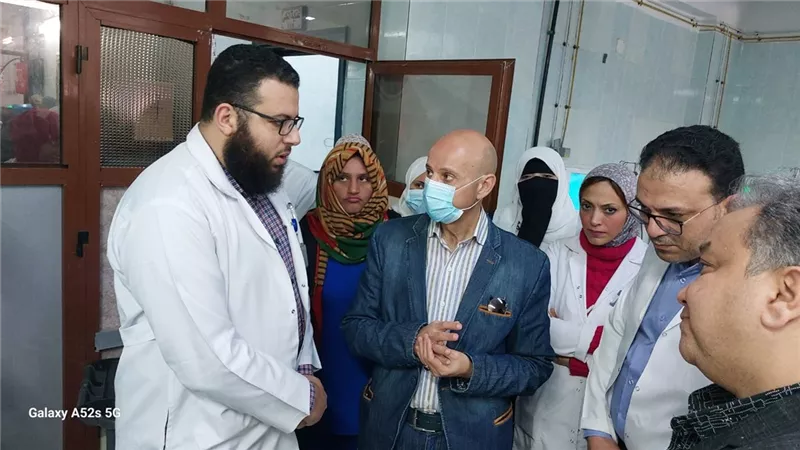 مدير الصحة يتفقد الخدمات الطبية بمستشفى الزقازيق العام صور