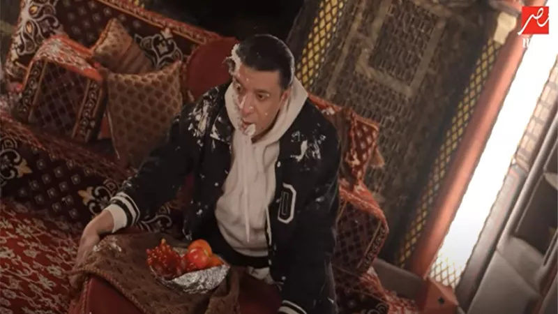 مصطفى كامل يصرخ بشكل هيستيري بسبب مقلب الغسالة.. فيديو