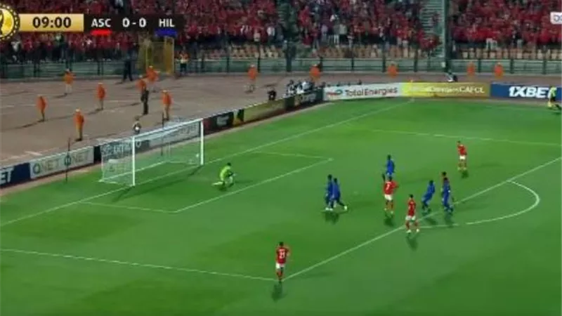 شاهد.. كهربا يهدر أول فرص الأهلى أمام الهلال السودانى