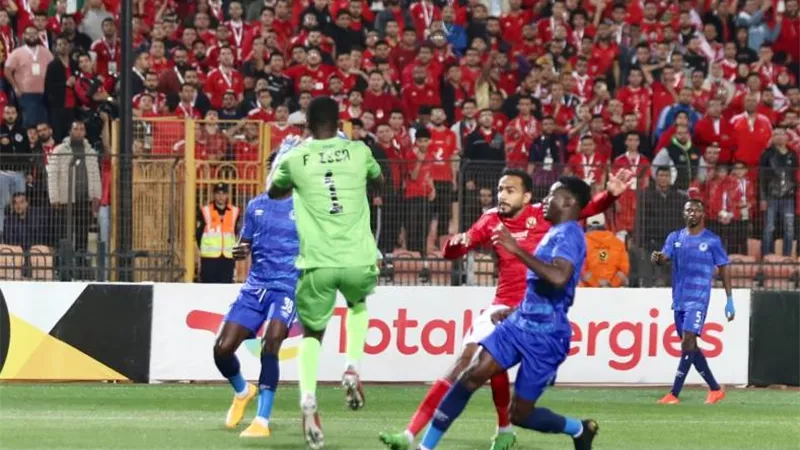 حسين الشحات يعزز فوز الأهلى بالهدف الثالث امام الهلال