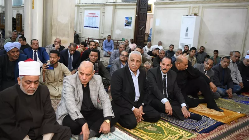 محافظ قنا يشهد الإحتفال بذكرى العاشر من رمضان بمسجد القنائي