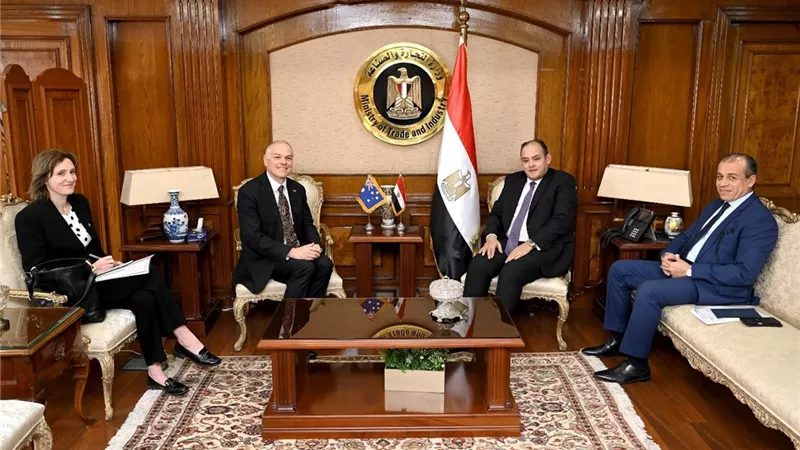 وزير التجارة يبحث مع سفير إستراليا سبل تنمية العلاقات الاقتصادية
