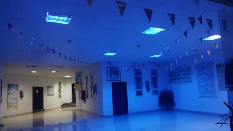 كلية ذوي الاحتياجات الخاصة ببني سويف تُضاء باللون الأزرق