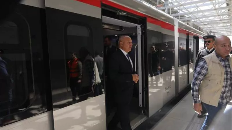 وزير النقل يتفقد انتظام العمل بمحطة عدلي منصور