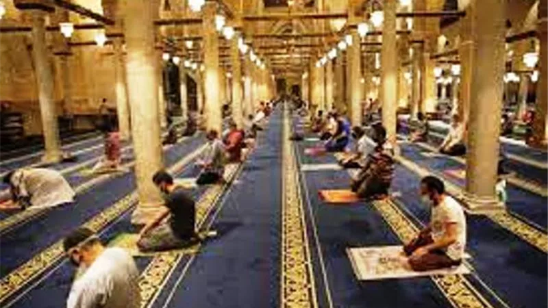 أداء صلاة التراويح بعد المغرب..هل يجوز؟