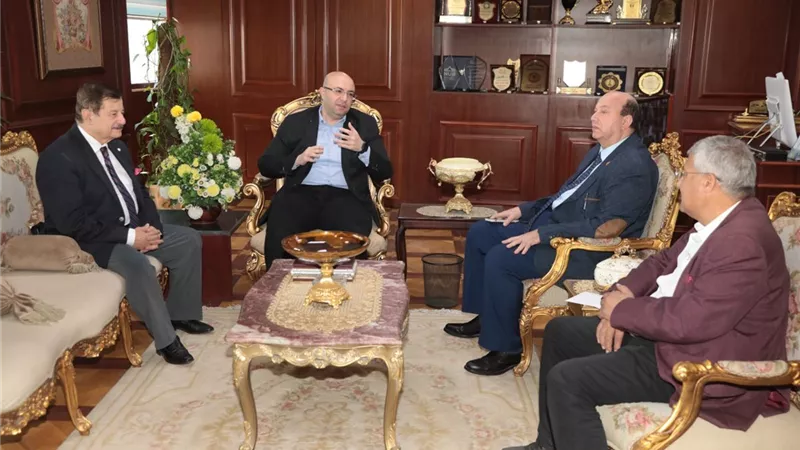 محافظ بنى سويف يلتقى نقباء الأطباء والأسنان والبيطريين بالمحافظه