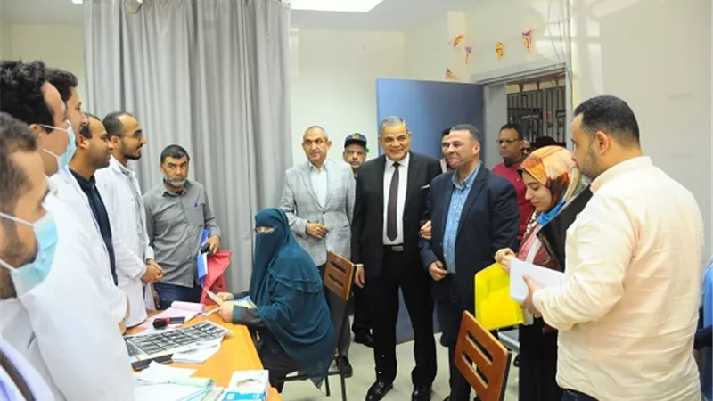 رئيس جامعة كفر الشيخ يتفقد أقسام المستشفى الجامعي