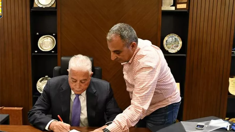 اول توقيع لمحافظ جنوب سيناء بمجلس مدينة شرم الشيخ الجديد