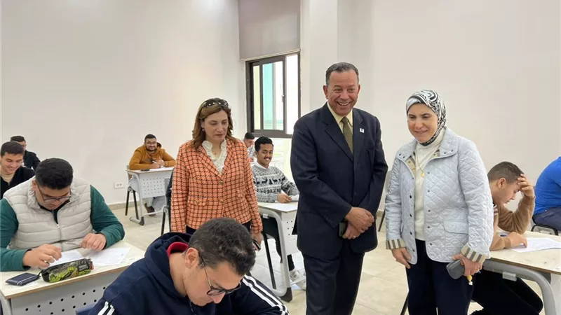 الخولي يتابع اختبارات الفصل الدراسي الثانى بالمنصورة الجديدة