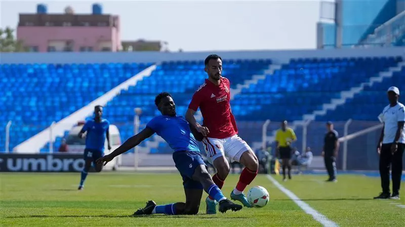 الأهلي يغرم أحمد عبد القادر بسبب مباراة الهلال السوداني