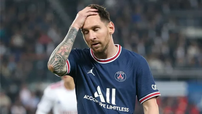 هنري ينصح ميسي بالعودة لصفوف برشلونة بسبب غضب جماهير باريس