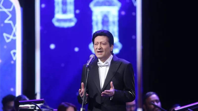 الجمهور يستقبل الحلو بعاصفة من التصفيق على المسرح الكبير