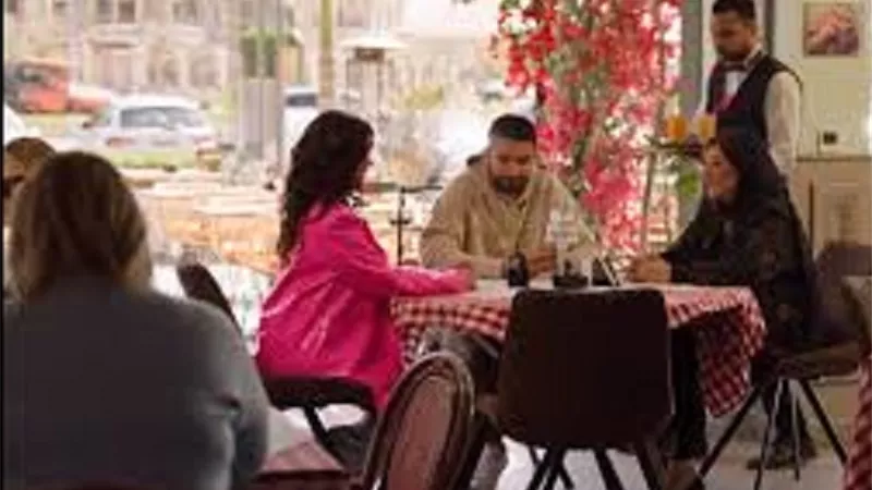 مشاجرة بين عائشة بن احمد وزميلها فى العمل