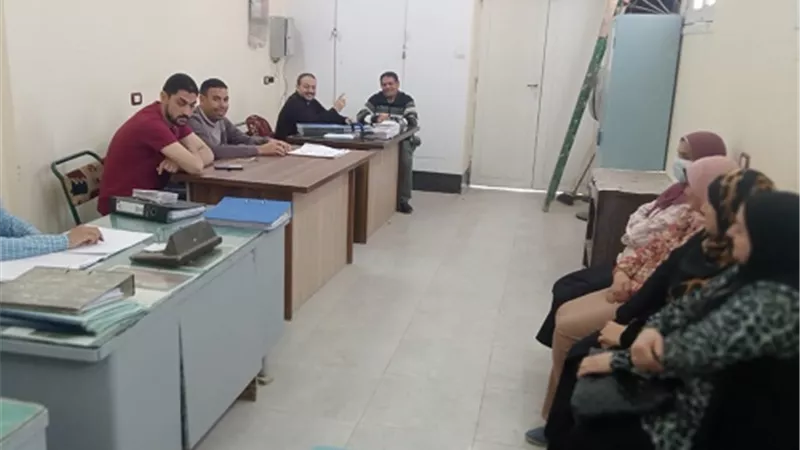 القوى العاملة تنظم ندوة تثقيفية بقانون العمل بمصنع سماد بأسيوط