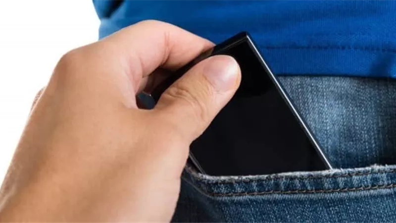 نصائح أمنية تحميك من سرقة هاتفك المحمول بالشارع.. تعرف عليها