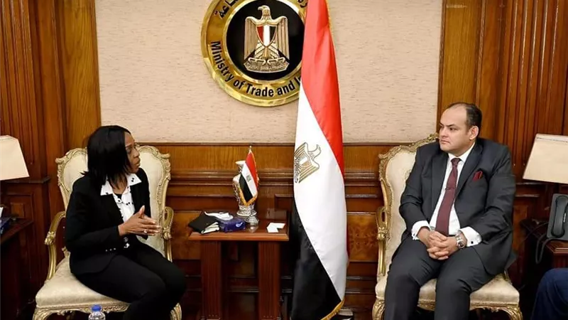 سمير يبحث مع الإفريقي للتصدير استعدادات معرض التجارة البينية