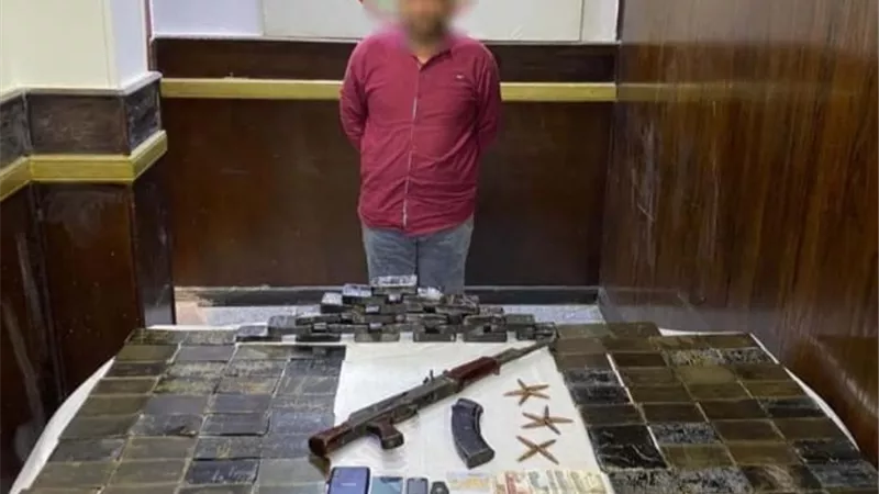 12 كيلو حشيش وبندقية آلية بحوزة عاطل فى القاهرة