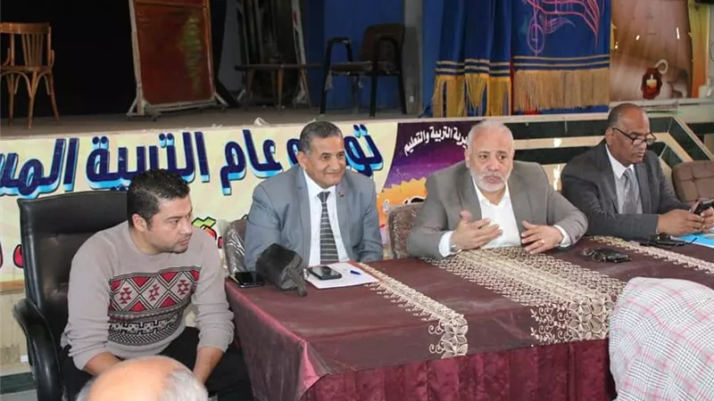 وكيل التعليم بالمنيا يشدد على إنهاء تسجيل استمارات الثانوية العام