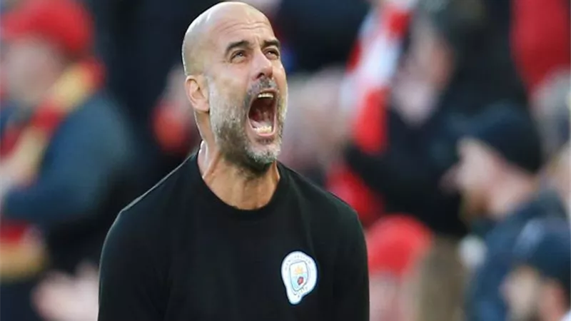 الاتحاد الإنجليزي يحسم موقفه من عقوبة جوارديولا بسبب ليفربول