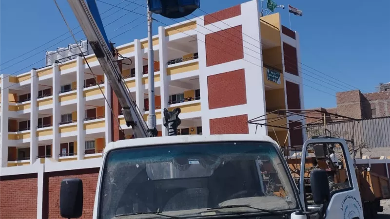 حملات نظافة وإنارة عامة في القنطرة شرق بالإسماعيلية