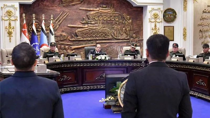 المتحدث الرئاسي ينشر صور حضور الرئيس اختبارات المتقدمين للالتحاق بوظائف بالتربية والتعليم