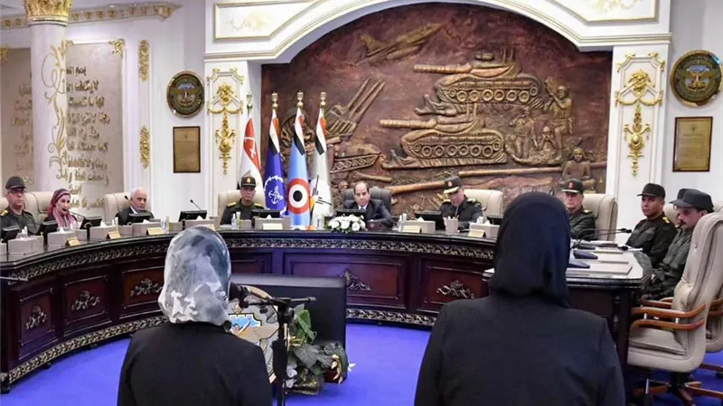 الرئيس السيسي يجري حوارًا مع المتقدمين للالتحاق بوظائف بوزارة الت
