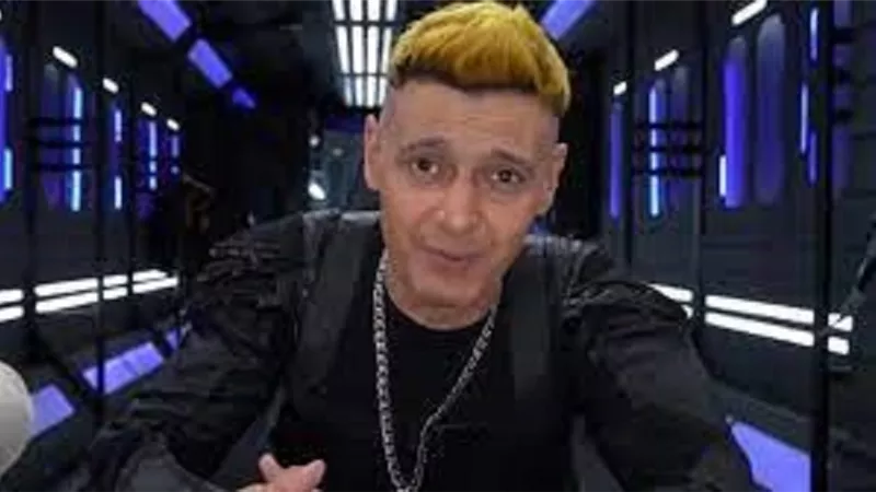 رامز جلال لـ حسام الحسيني: 