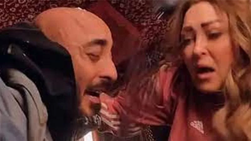 نهال عنبر وابنها يقعان فى غسالة 