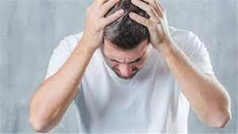 الصداع يصيبك في نفس الوقت من اليوم؟ اعرف الأسباب