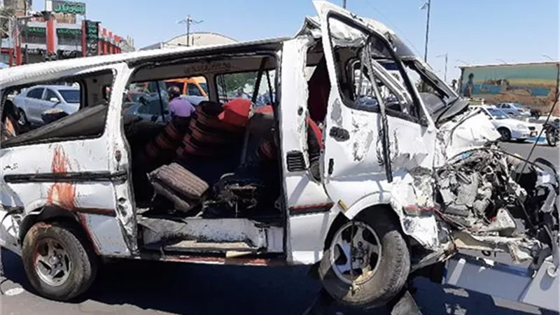 إصابة 6 في تصادم سيارة ميكروباص وآخرى ربع نقل بالبحيرة