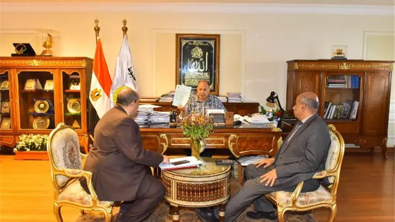 محافظ أسيوط يتابع آخر مستجدات ملف تقنين أراضي الدولة