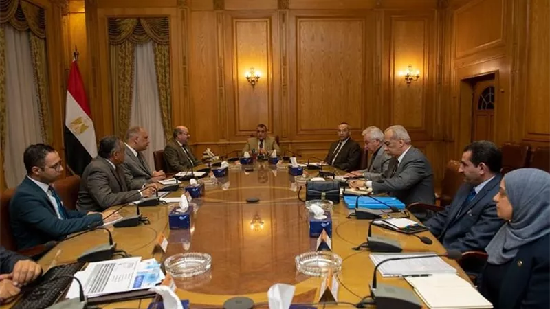 وزيرالإنتاج الحربى يتابع الموقف التنفيذى لتصنيع جهاز توليد المياه