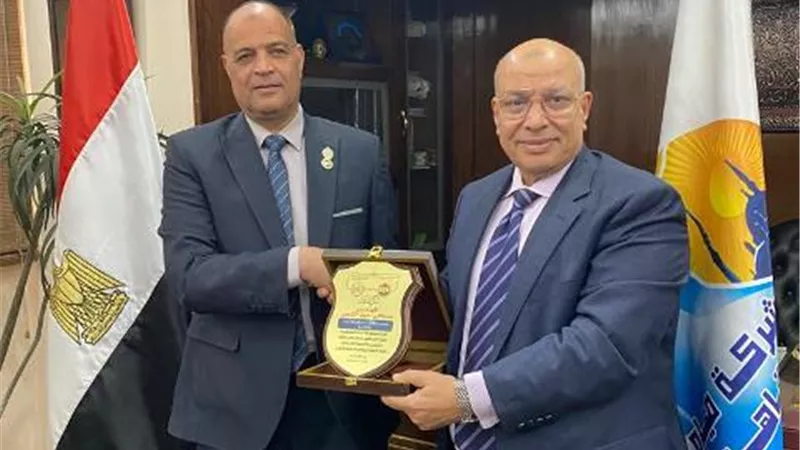 المنظمة العربية لحقوق الإنسان والتنمية تكرم الشيمى وعبد ربه