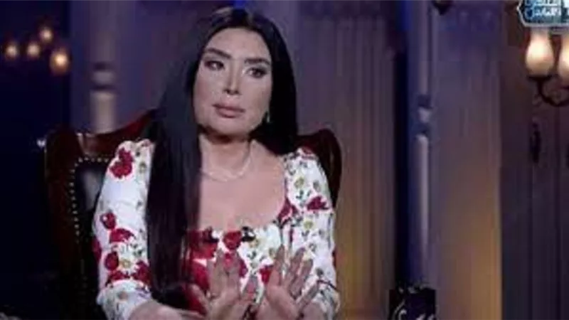 تعليق نارى من عبير صبرى على المشهد الجرئ لها مع فتحى عبد الوهاب