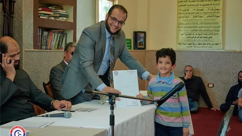 بشهادات وجوائز مالية.. تكريم حفظة القرآن الكريم بمجموعة الغندور الطبية