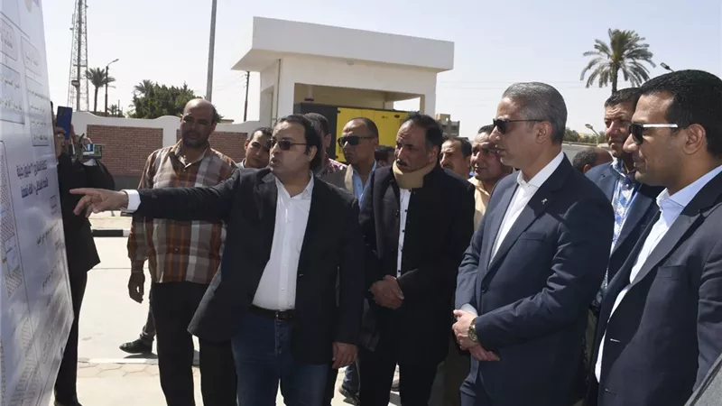 محافظ الفيوم .. يتفقد مشروعات خدمية وصحية بقريتى إلياس والنصارية